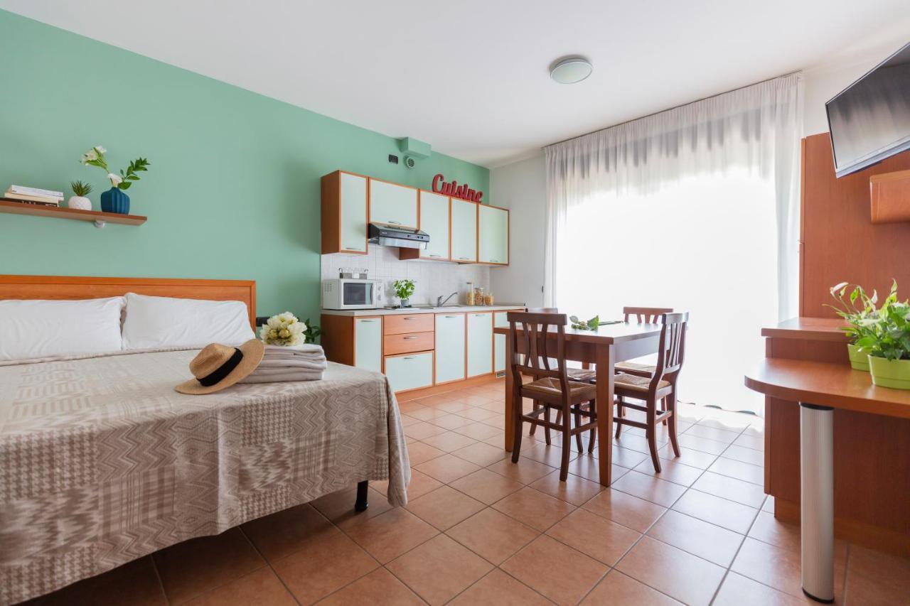 Nettuno Residence Hotel Peschiera del Garda Exterior photo