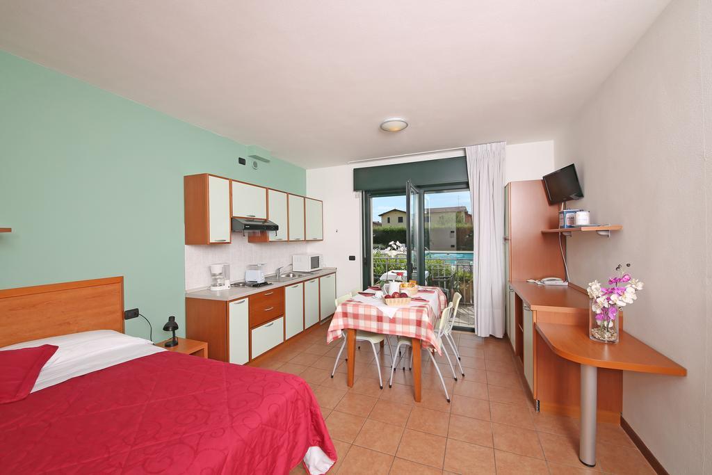 Nettuno Residence Hotel Peschiera del Garda Exterior photo