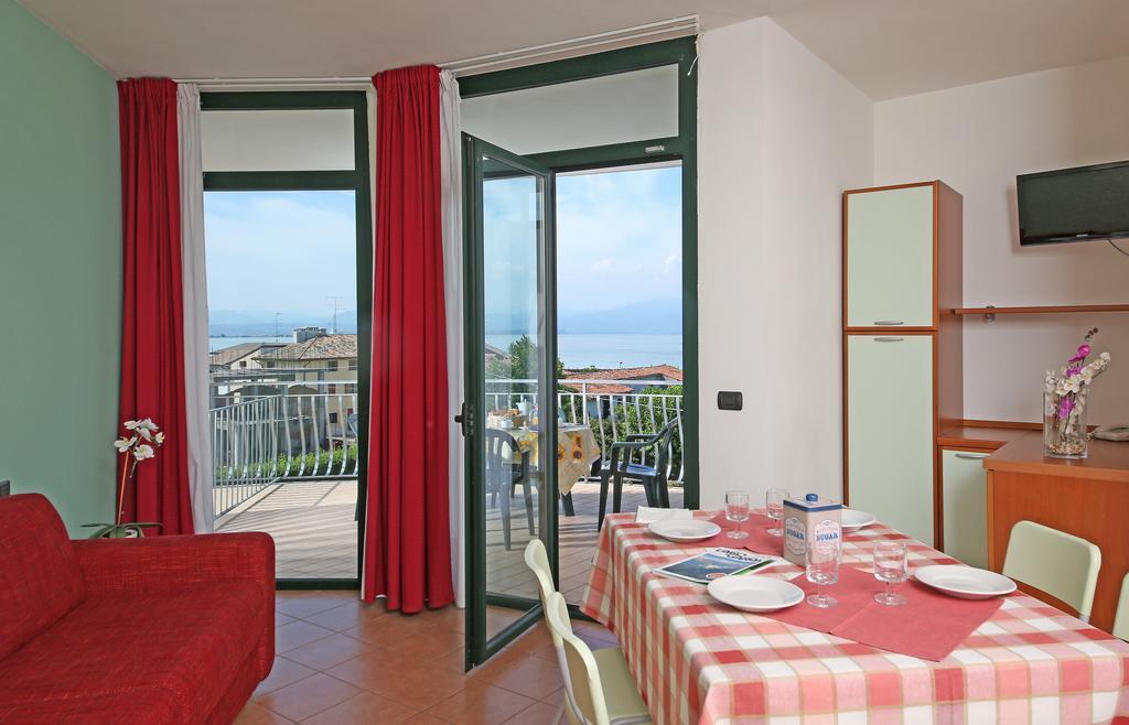 Nettuno Residence Hotel Peschiera del Garda Exterior photo