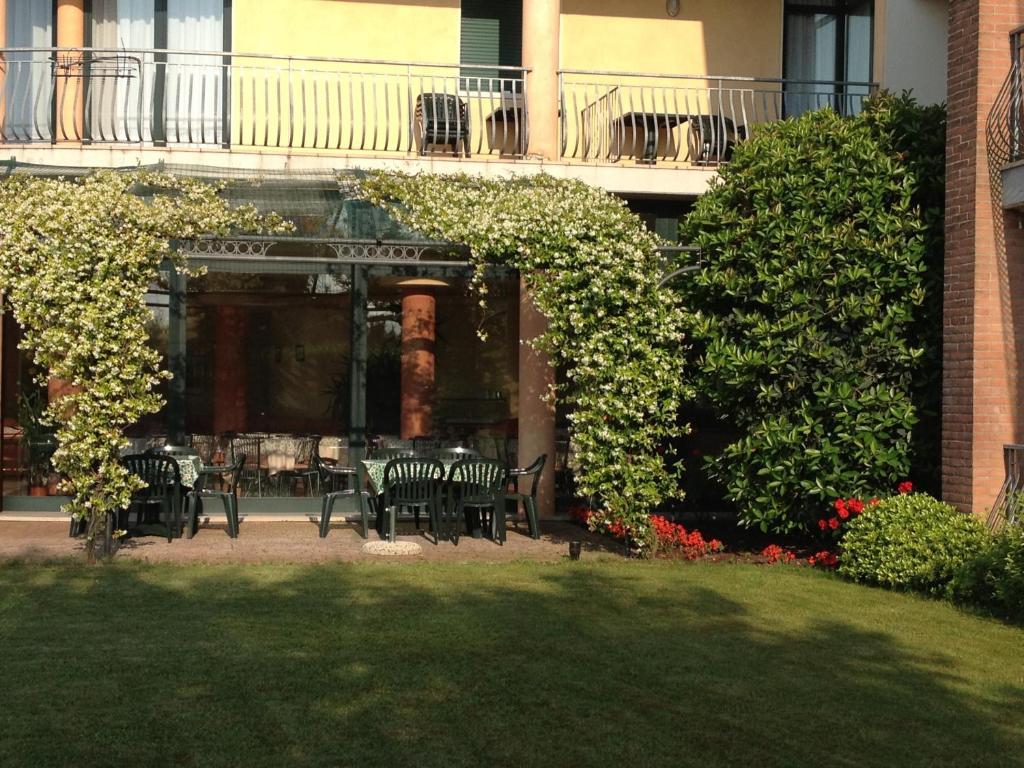 Nettuno Residence Hotel Peschiera del Garda Exterior photo